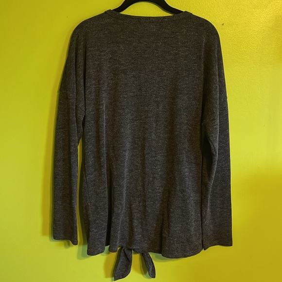 First Love Gray, Cream & Black Top With Snakeskin Print Size L - Picture 4 of 5